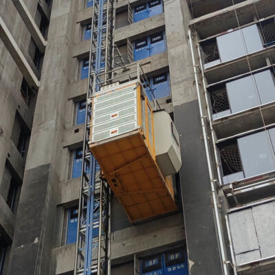 Mast Climber Construction Site Hoist Developed under European Regulation Produced by Robots Offering Construction Access
