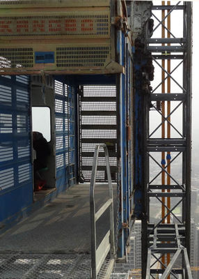 VFD Motor Control Construction Site Elevator Cage Size Internal 3.2L * 1.5W * 2.35H Meter