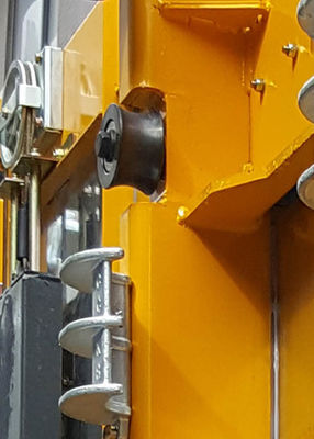 Construction Elevators Single Steel Guide Rollers With Non Eccentric Rollers