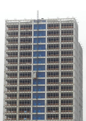 Low Wear Construction Hoist Elevator Payload Capacity 2000Kg With LED Ceiling Lamp