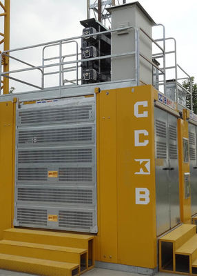 3 Doors Rack And Pinion Hoist SC200/200BG For Man / Material Transportation