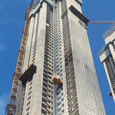 Galvanised Mast Finish Construction Hoist Featuring Operating Temperature Range Minus 20 Celsius To 50 Celsius For And Safe Vertical Transport