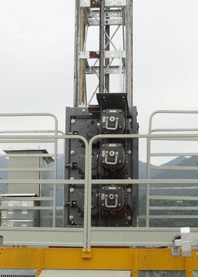 Low Starting Current Buck Hoist Elevator , Rack & Pinion Elevator Cage Height Internal 2.35M