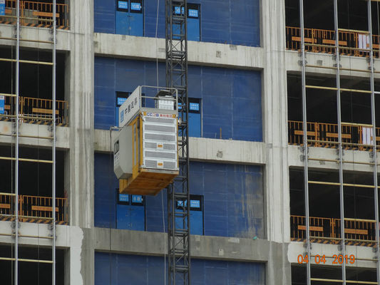 Vertical Transportation 36M / Min 2000kg Construction Site Elevator