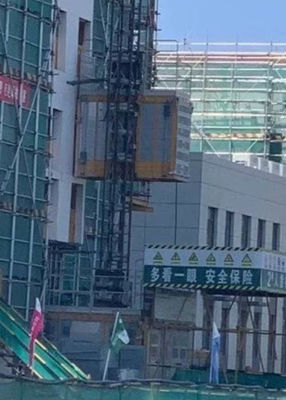 2000kg Video Technical Support Construction Site Hoist 200m